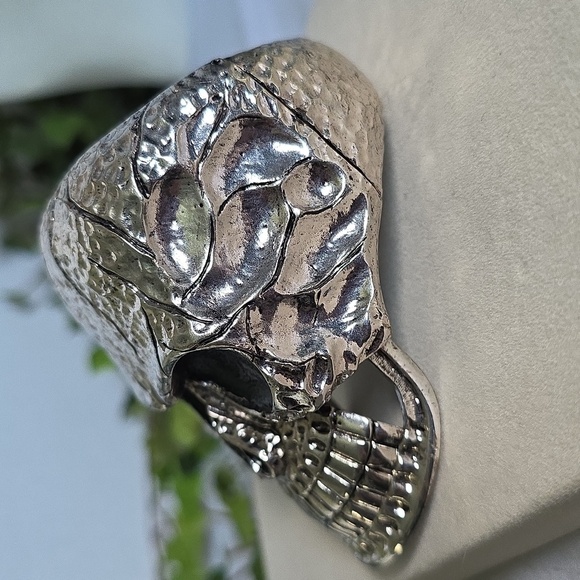Large Vintage Silver Skull Clamper Hinge Bracelet - Picture 5 of 10